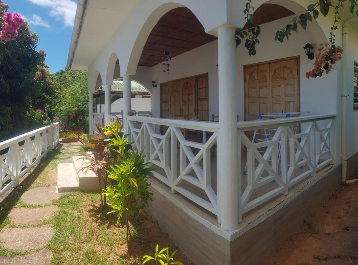 Maison De Vacanze Baie Sainte Anne Exterior photo