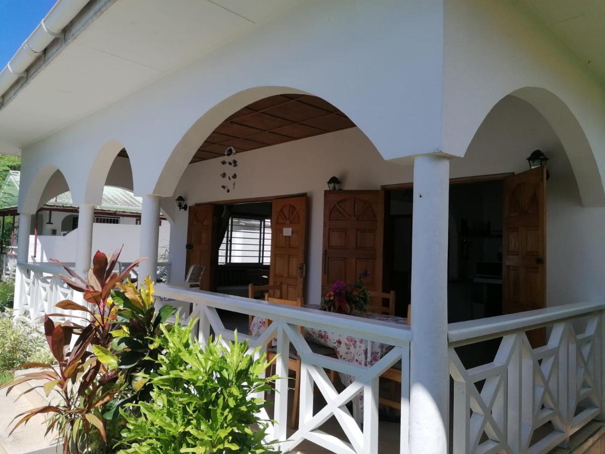 Maison De Vacanze Baie Sainte Anne Exterior photo